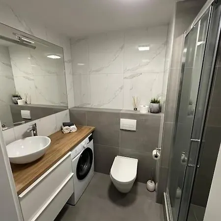 Ahoj Park, Terrace Studio, Private Parking Daire Bratislava