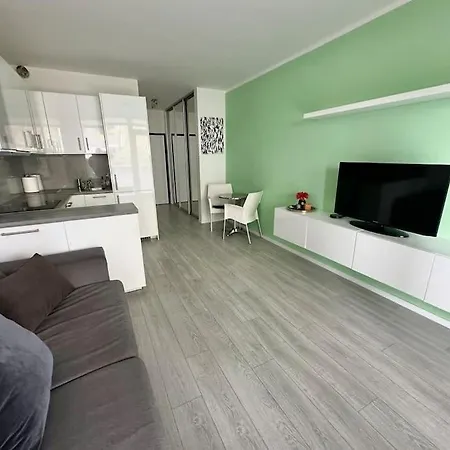 Ahoj Park, Terrace Studio, Private Parking Daire Bratislava